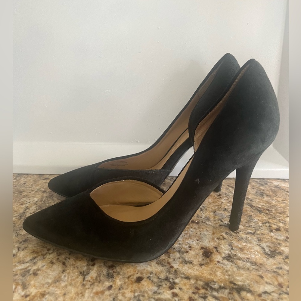 Guess Black Suede Pumps Size 7 1/2